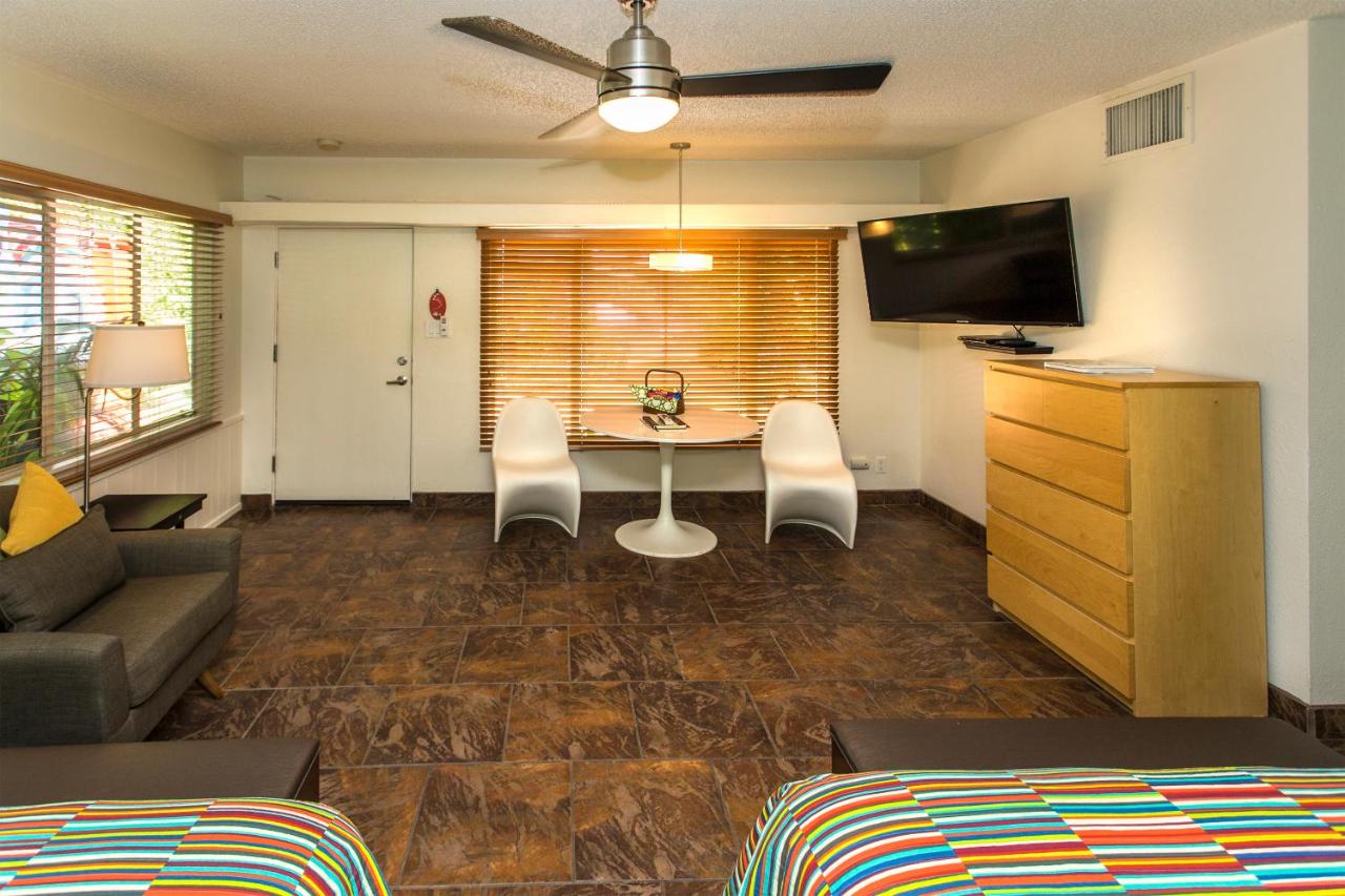 Executive Queen Room with Two Queen Beds at Desert Riviera Hotel