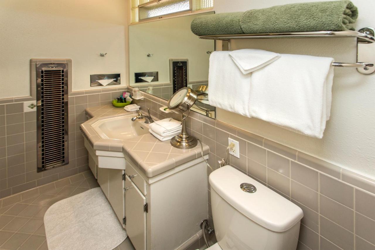 Executive Queen Room with Two Queen Beds at Desert Riviera Hotel