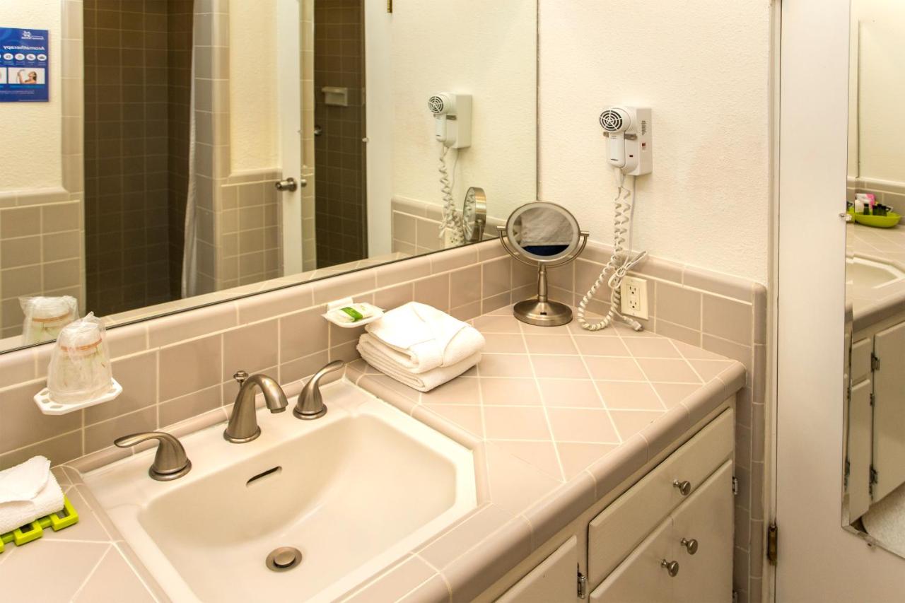 Queen Studio at Desert Riviera Hotel