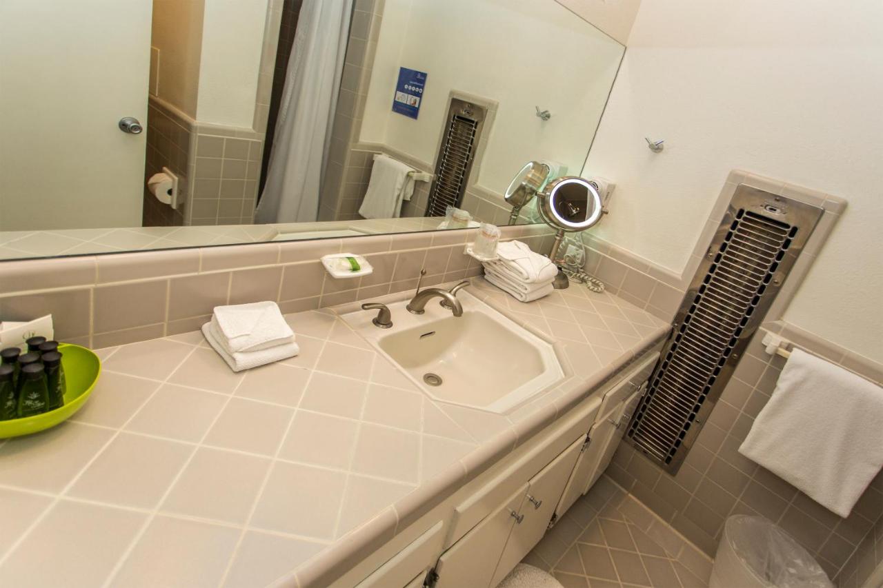 King Corner Suite at Desert Riviera Hotel