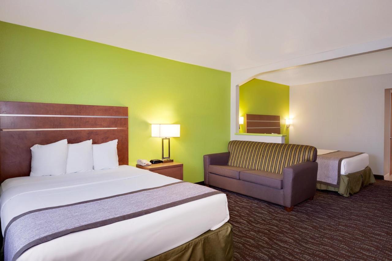 King Studio Suite - Mobility Access/Non-Smoking at Days Inn & Suites by Wyndham Arcata