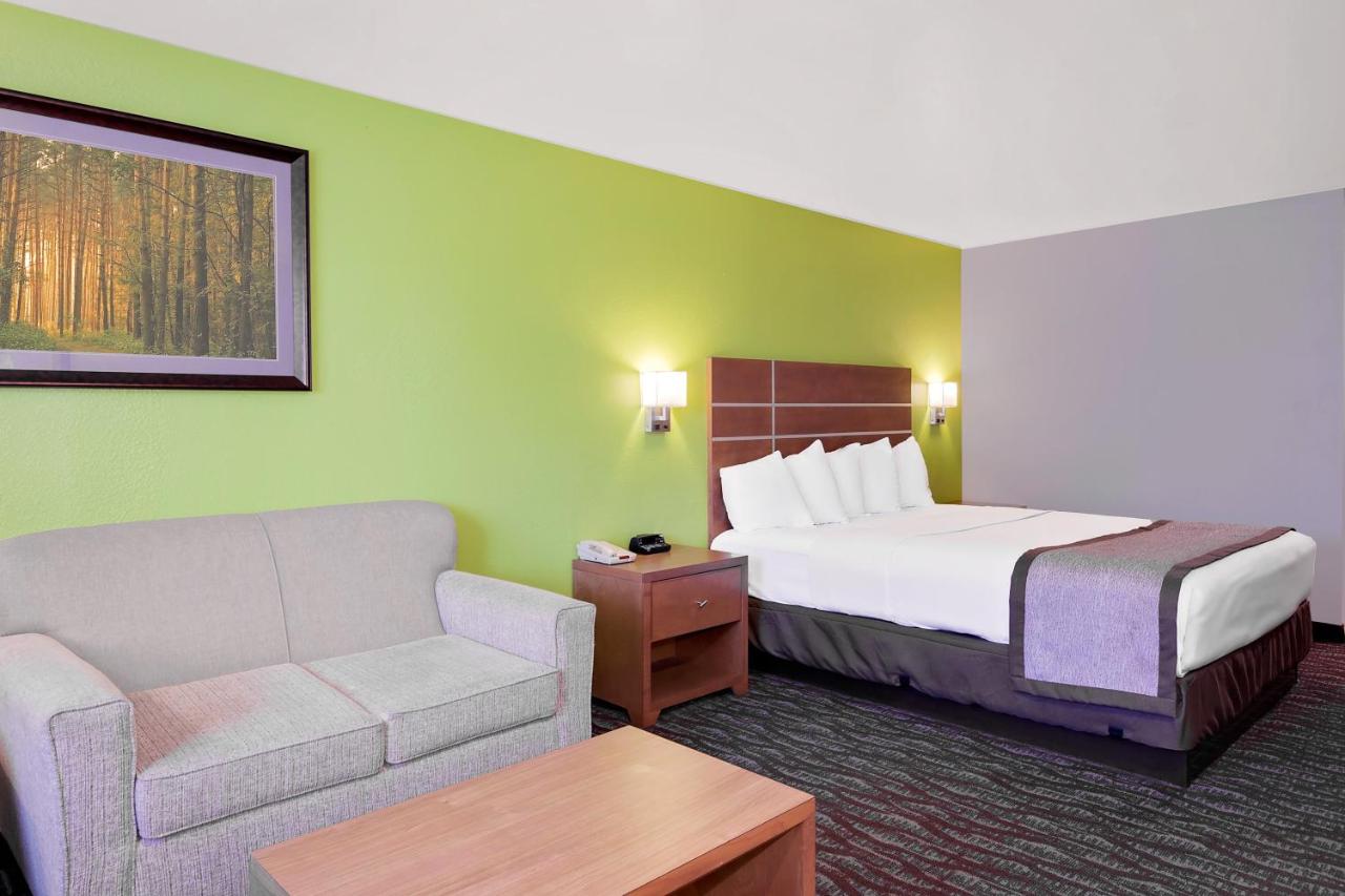 King Studio Suite - Non-Smoking at Days Inn & Suites by Wyndham Arcata