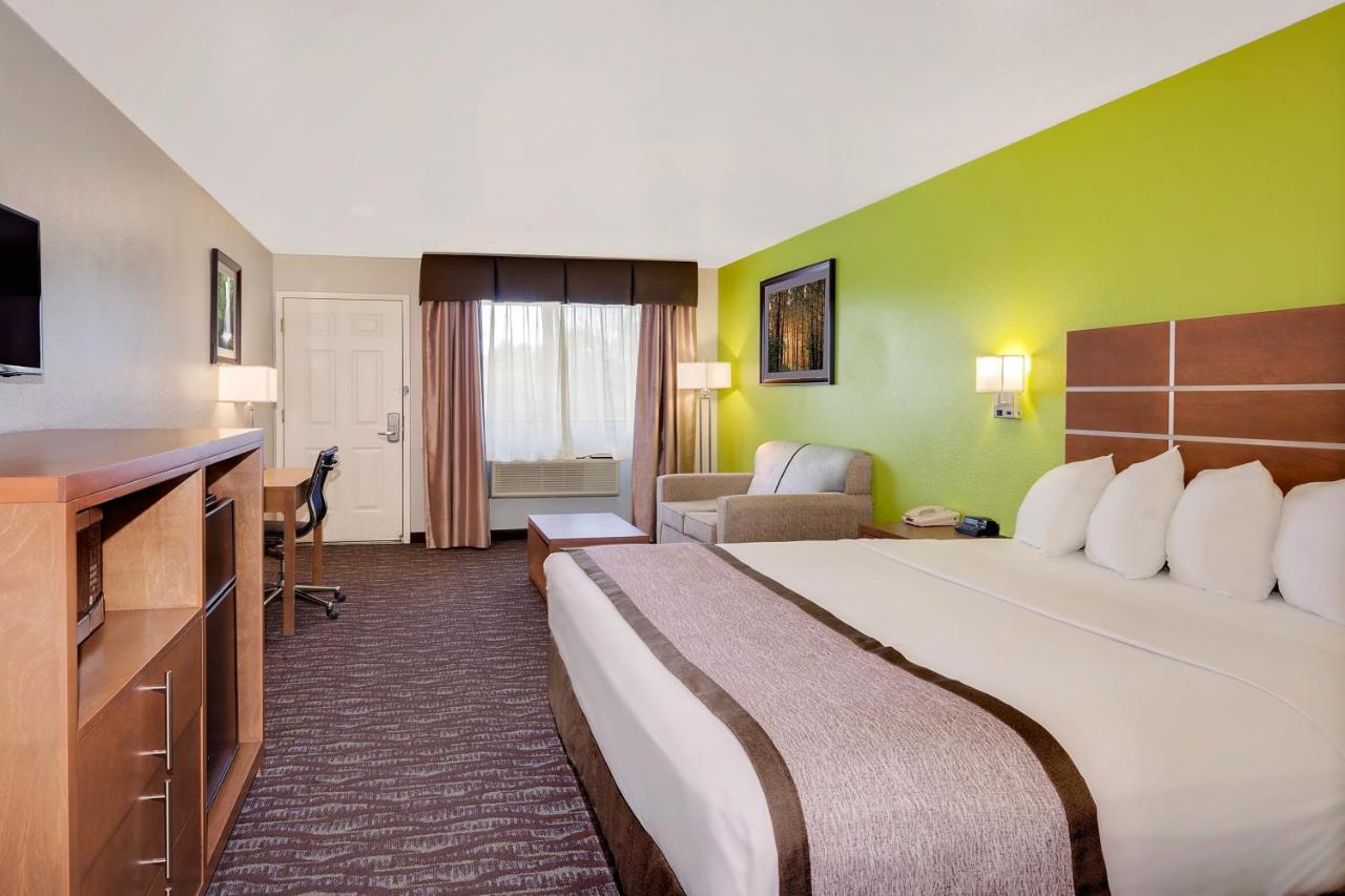 King Room with Two King Beds - Non-Smoking at Days Inn & Suites by Wyndham Arcata
