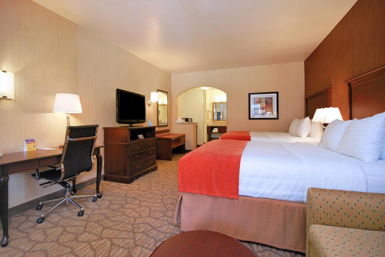 Queen Room with Two Queen Beds at Best Western San Dimas Hotel & Suites