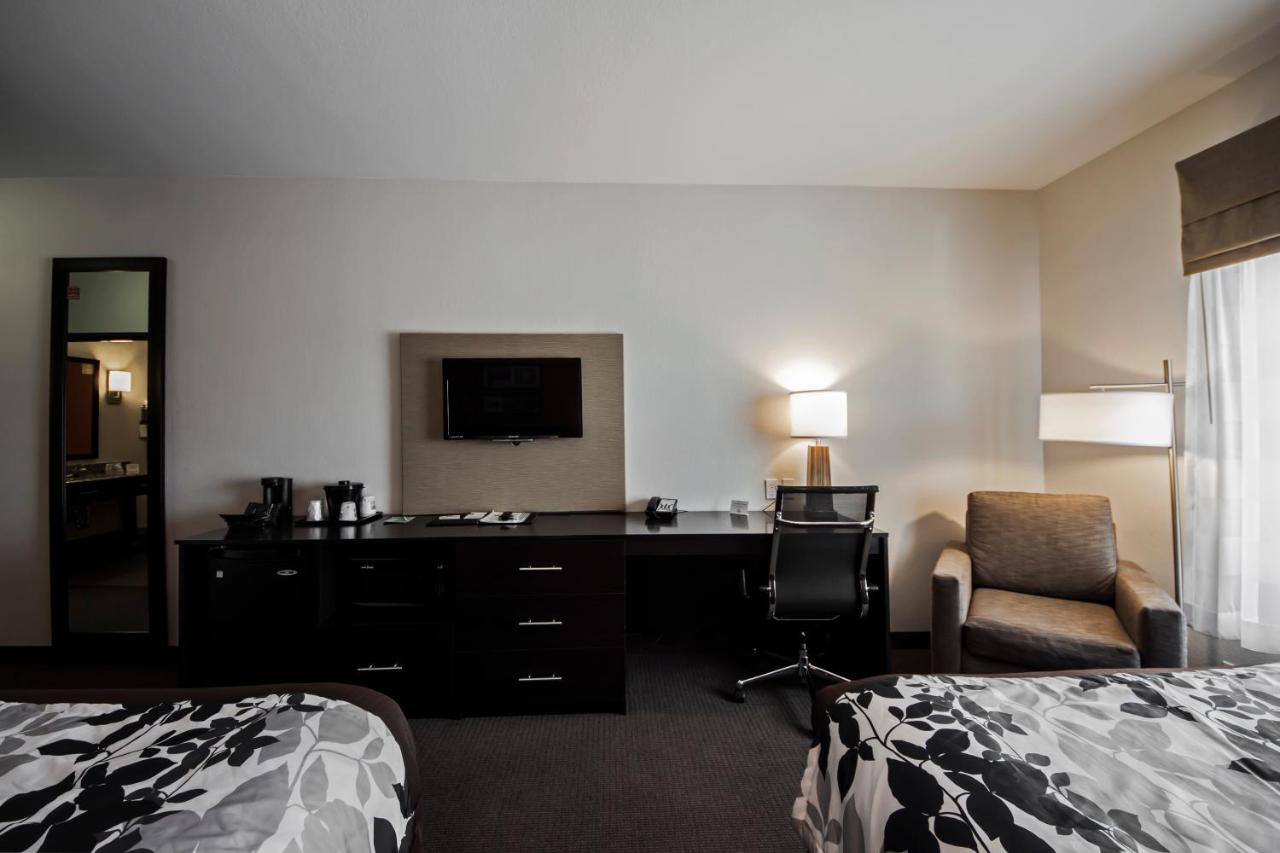 Queen Room with Two Queen Beds at Sleep Inn & Suites Hennessey North