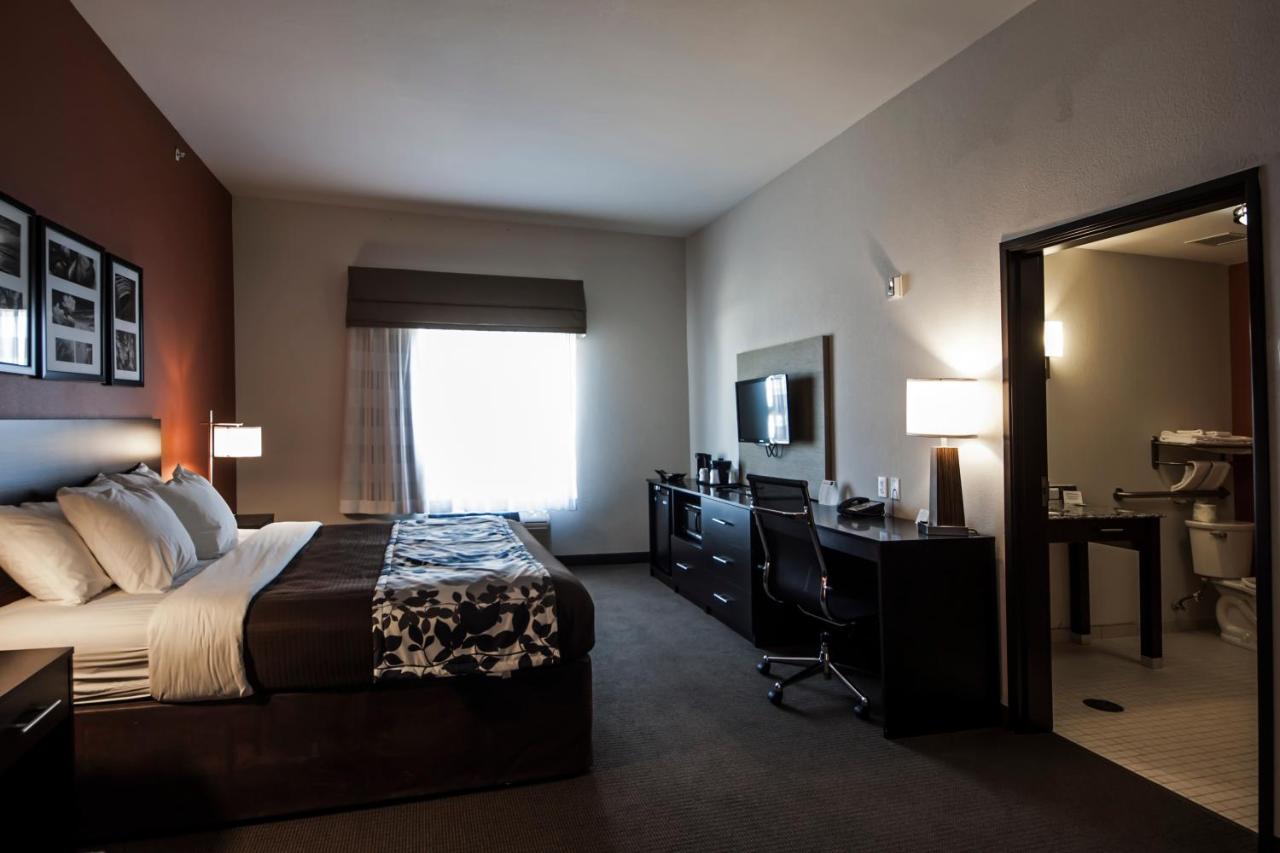 King Suite at Sleep Inn & Suites Hennessey North