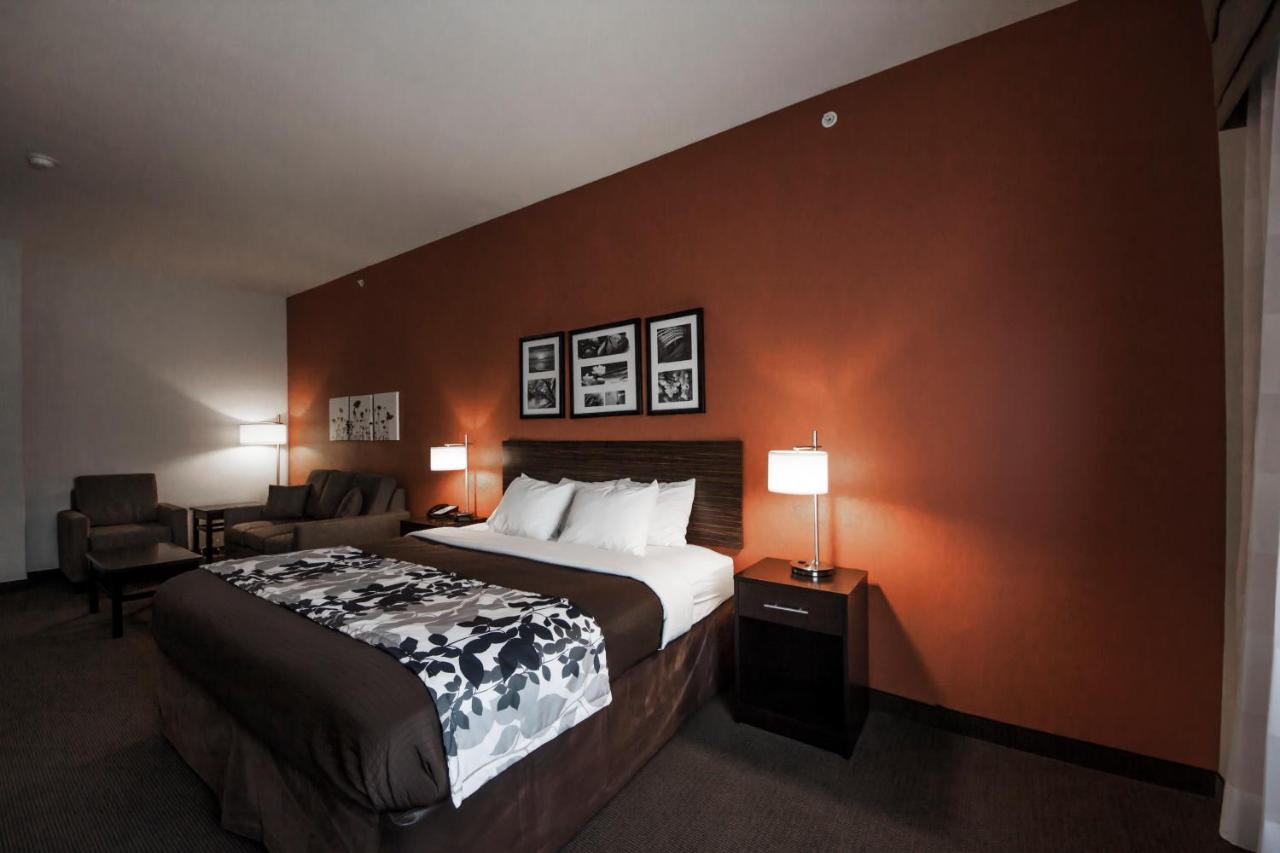 King Suite at Sleep Inn & Suites Hennessey North
