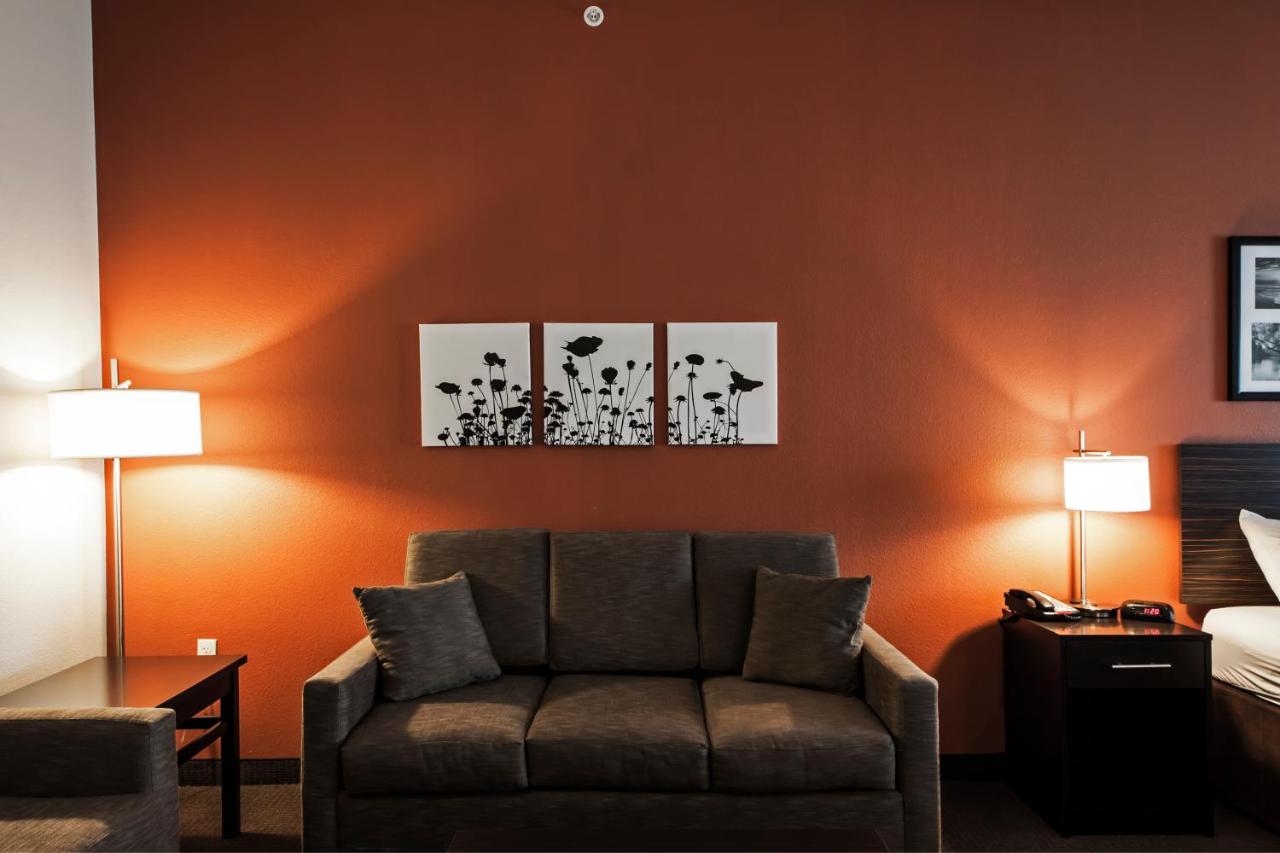 King Suite at Sleep Inn & Suites Hennessey North