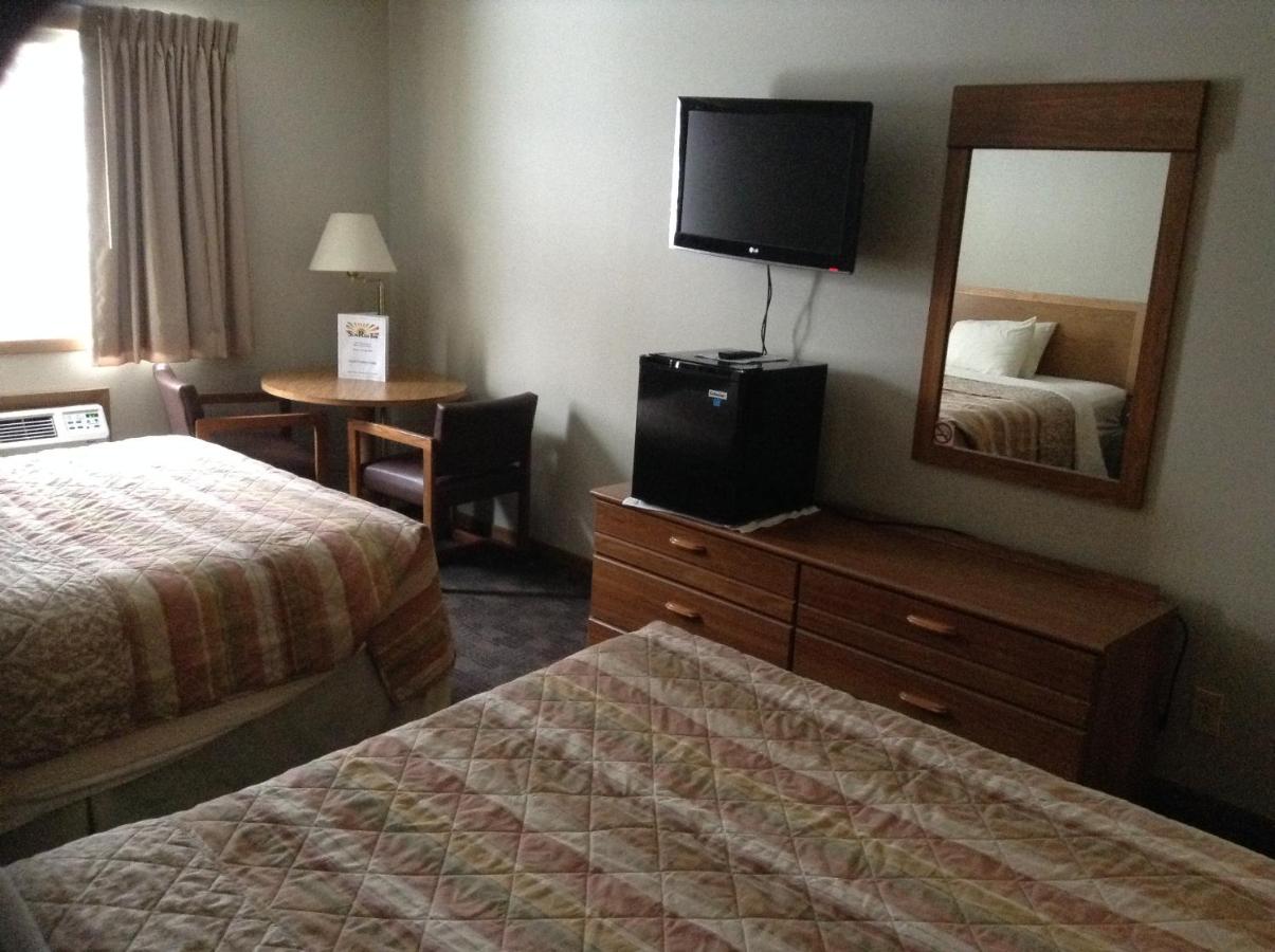 Queen Room with Two Queen Beds at SunRise Inn Hotel
