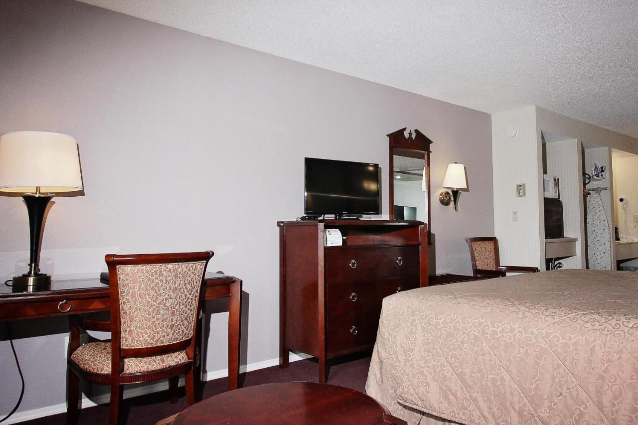 King Suite with Spa Bath at The Wisconsin Hotel & Conference Center