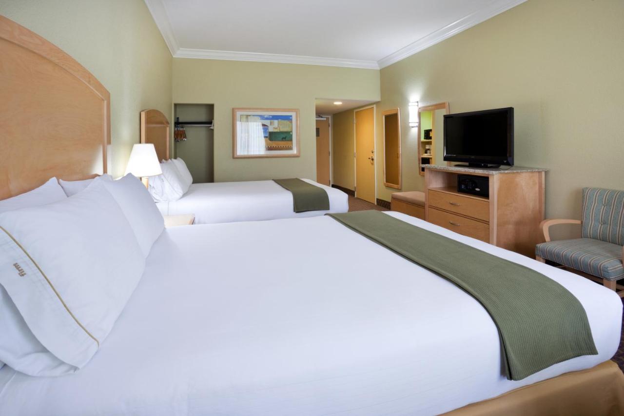  | Holiday Inn Express Hotel & Suites Vacaville