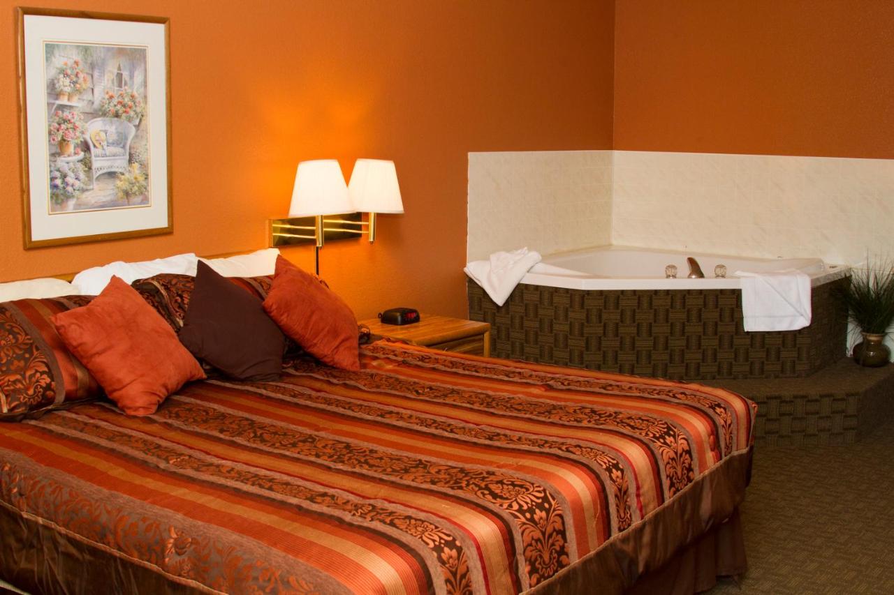 King Suite at Cottonwood Inn