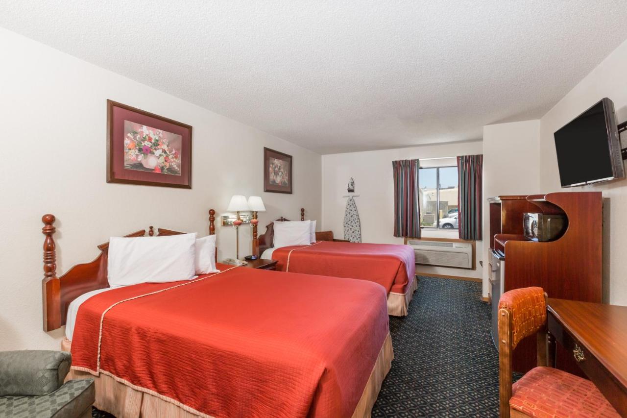Double Room with Two Double Beds - Non-Smoking at Howard Johnson by Wyndham Wichita Airport