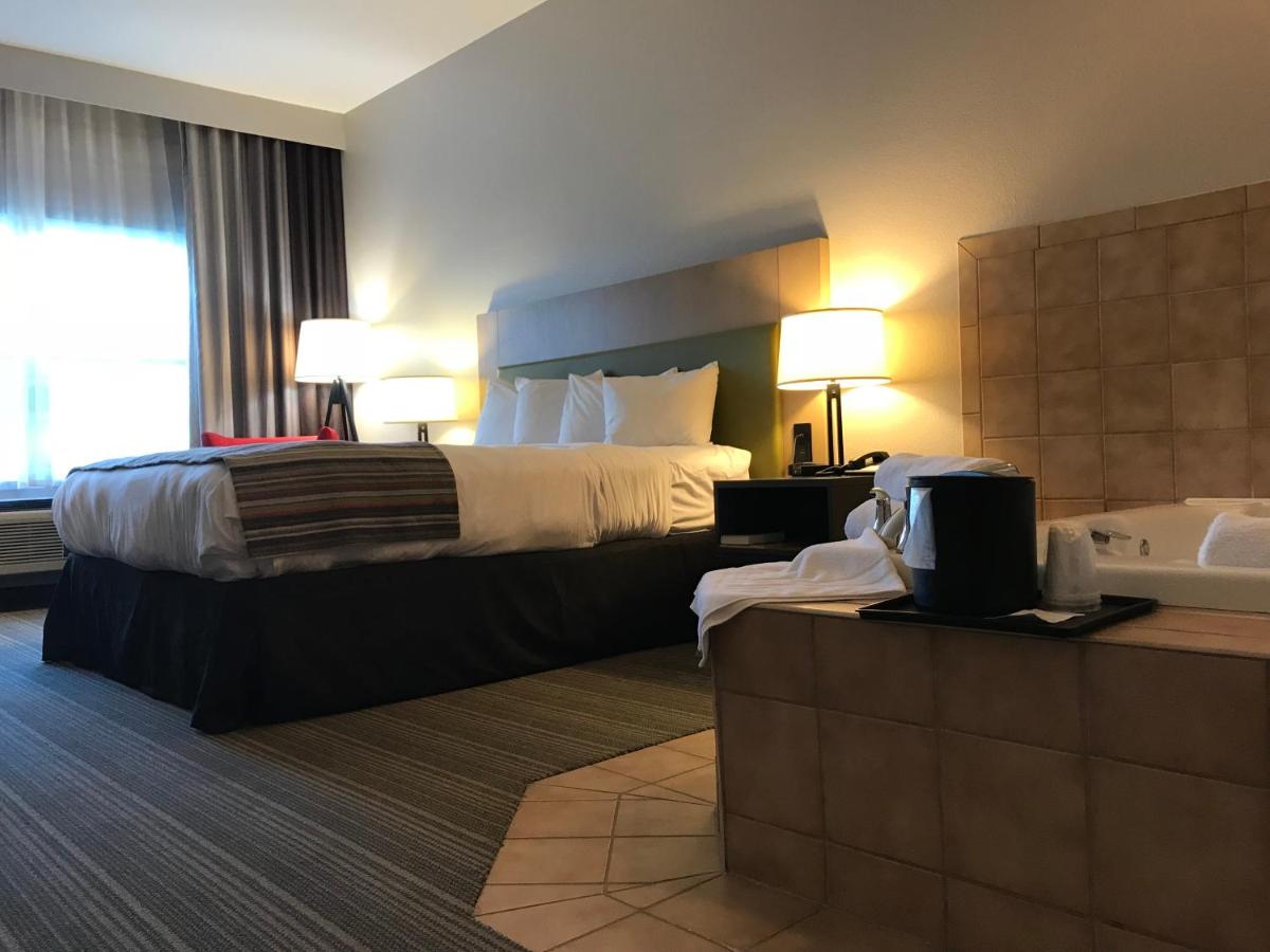 King Suite with Spa Bath at Country Inn & Suites by Radisson, Fond du Lac, WI