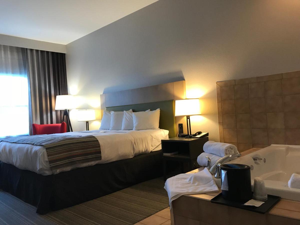King Suite with Spa Bath at Country Inn & Suites by Radisson, Fond du Lac, WI