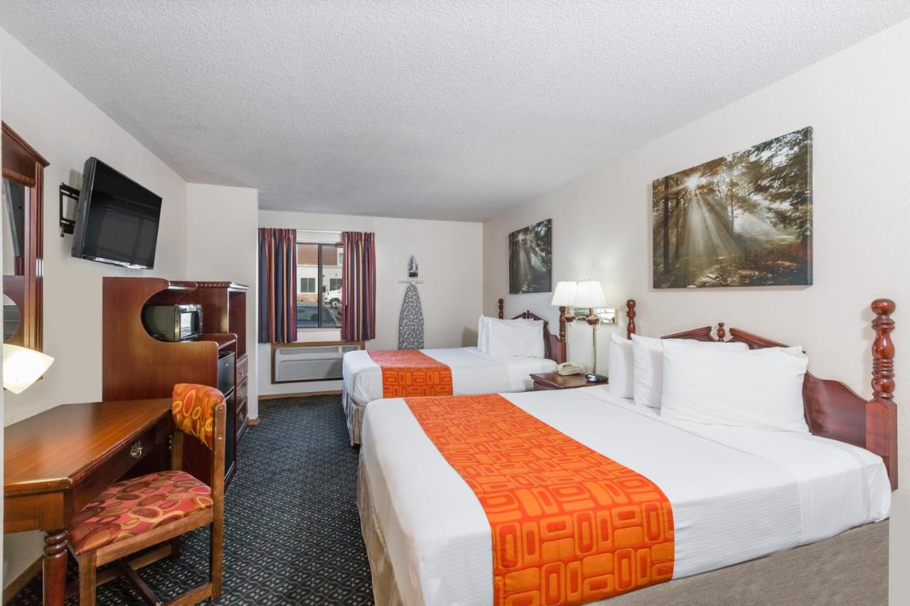 Queen Room with Two Queen Beds - Non-Smoking at Howard Johnson by Wyndham Wichita Airport