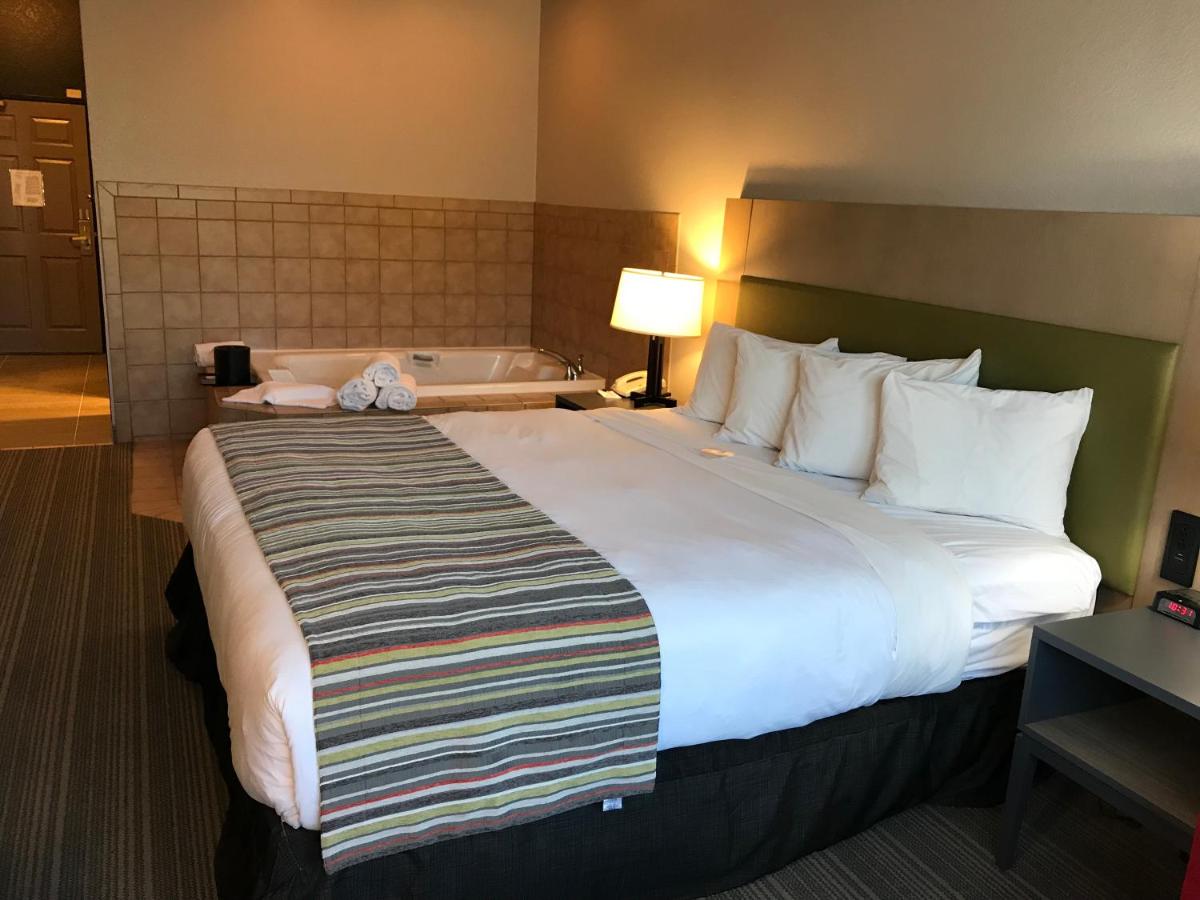 King Suite with Spa Bath - Disability Access at Country Inn & Suites by Radisson, Fond du Lac, WI