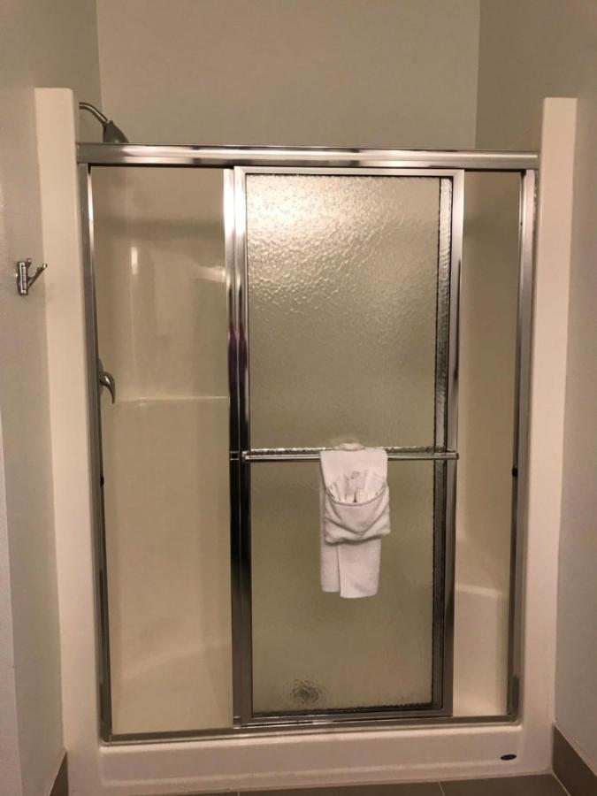 King Suite with Spa Bath at Country Inn & Suites by Radisson, Fond du Lac, WI
