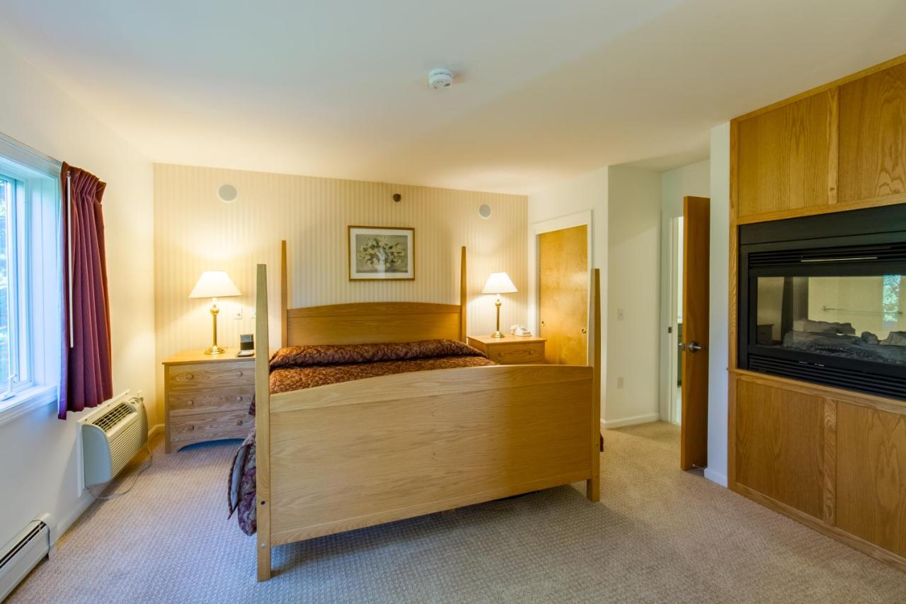 Luxury Triple Room at Smuggler's Notch Resort by Resort Stay