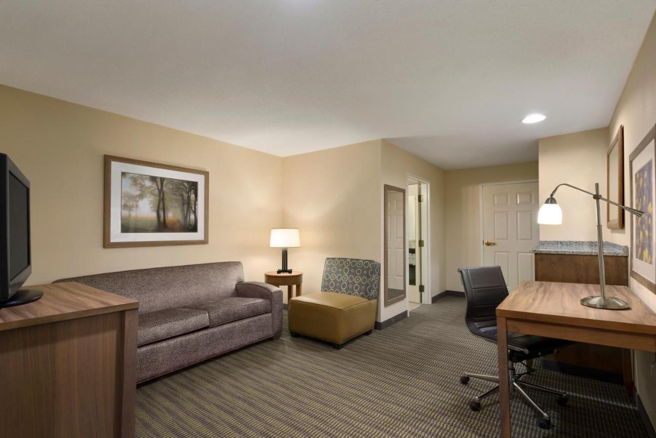 One-Bedroom King Suite - Disability Access/Non-Smoking at Country Inn & Suites by Radisson, Williamsburg Historic Area, VA