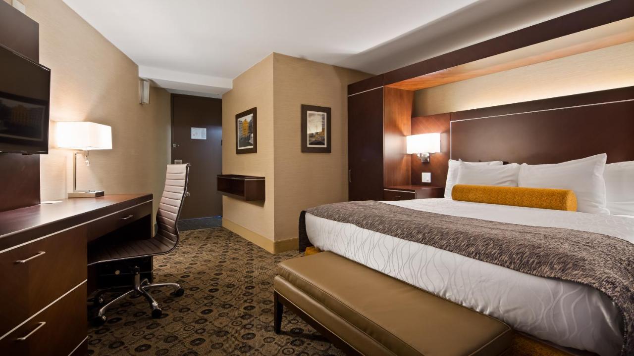 King Room - Non Smoking at Radisson Hotel Southfield-Detroit