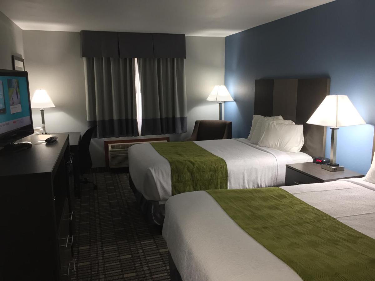 Double Room with Two Double Beds - Non-Smoking at Baymont by Wyndham Pella