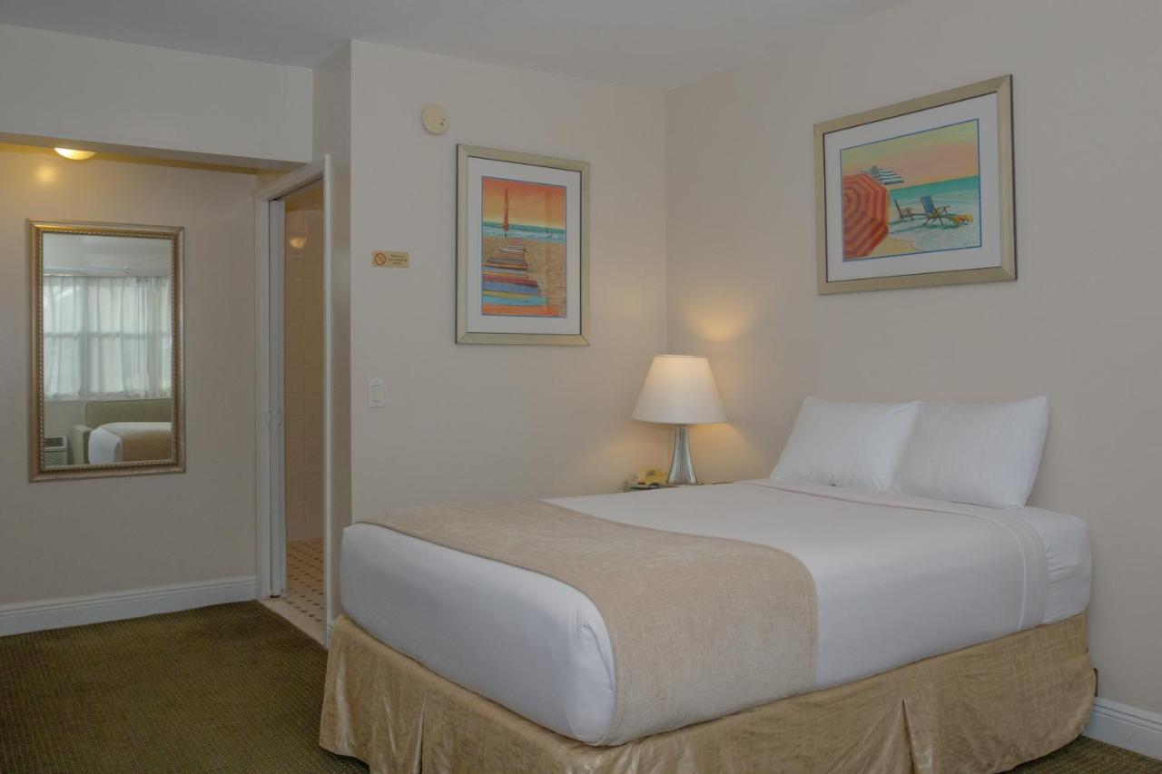 Standard Accessible Hotel Room- Free Parking at Beach Place Hotel