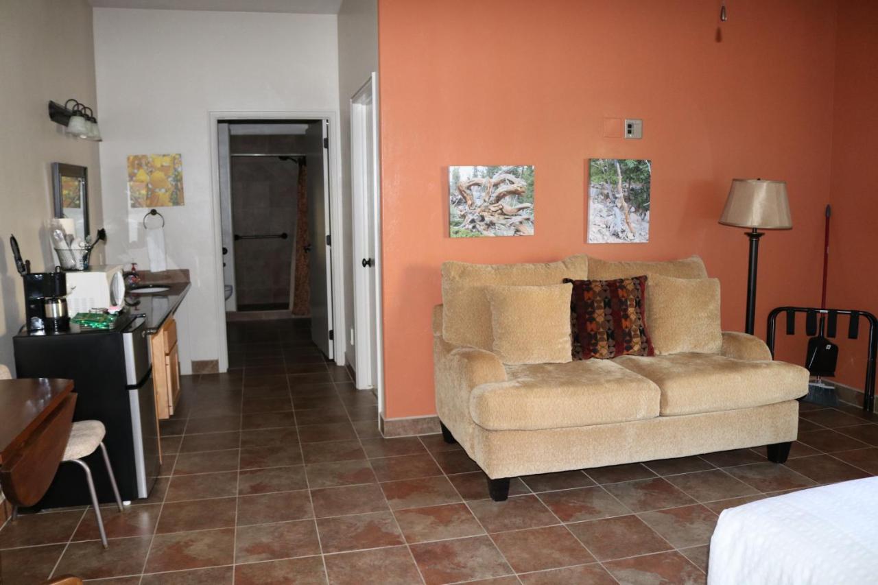 King Room - Disability Access at Hidden Canyon Retreat