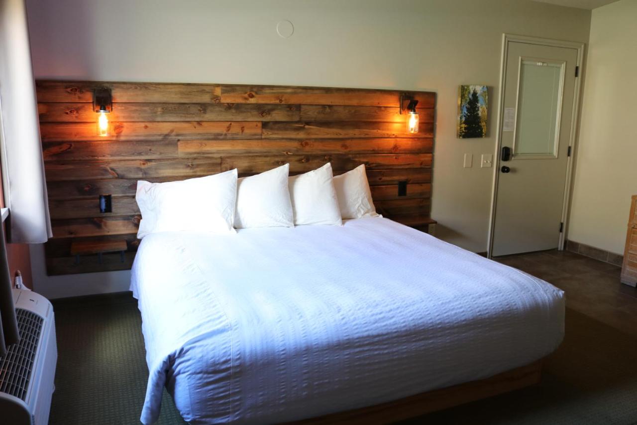 King Room - Disability Access at Hidden Canyon Retreat