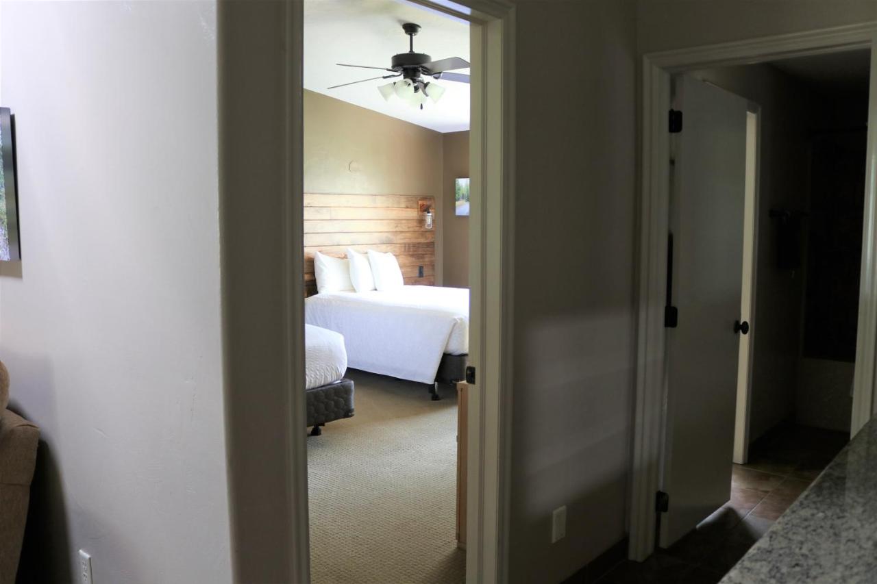 Deluxe Double Room at Hidden Canyon Retreat