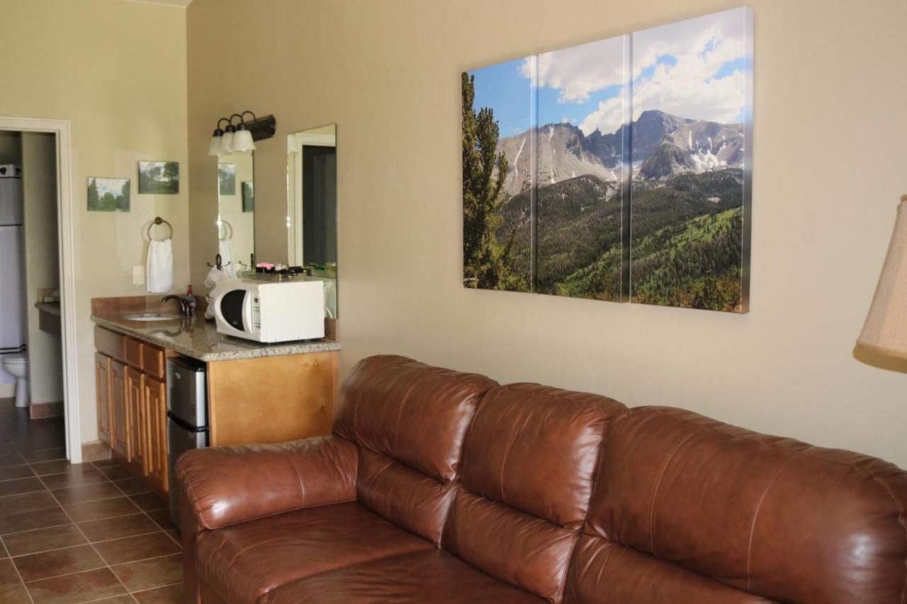 Standard Queen Room at Hidden Canyon Retreat