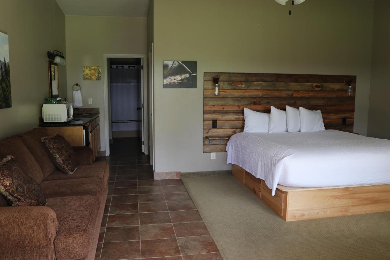 Standard King Room at Hidden Canyon Retreat