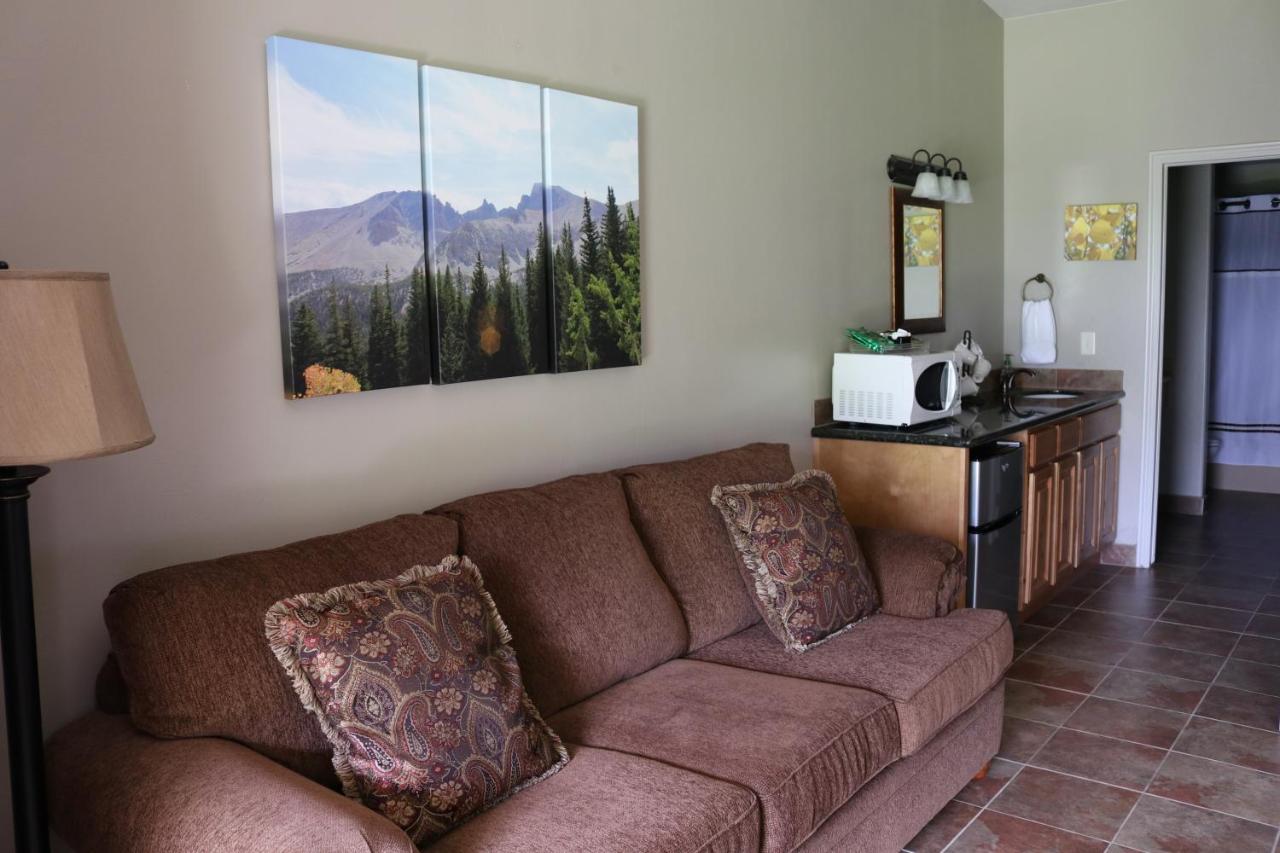 Standard King Room at Hidden Canyon Retreat