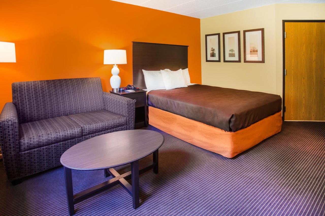 Queen Room - Mobility Access/Non-Smoking at AmericInn by Wyndham Menomonie
