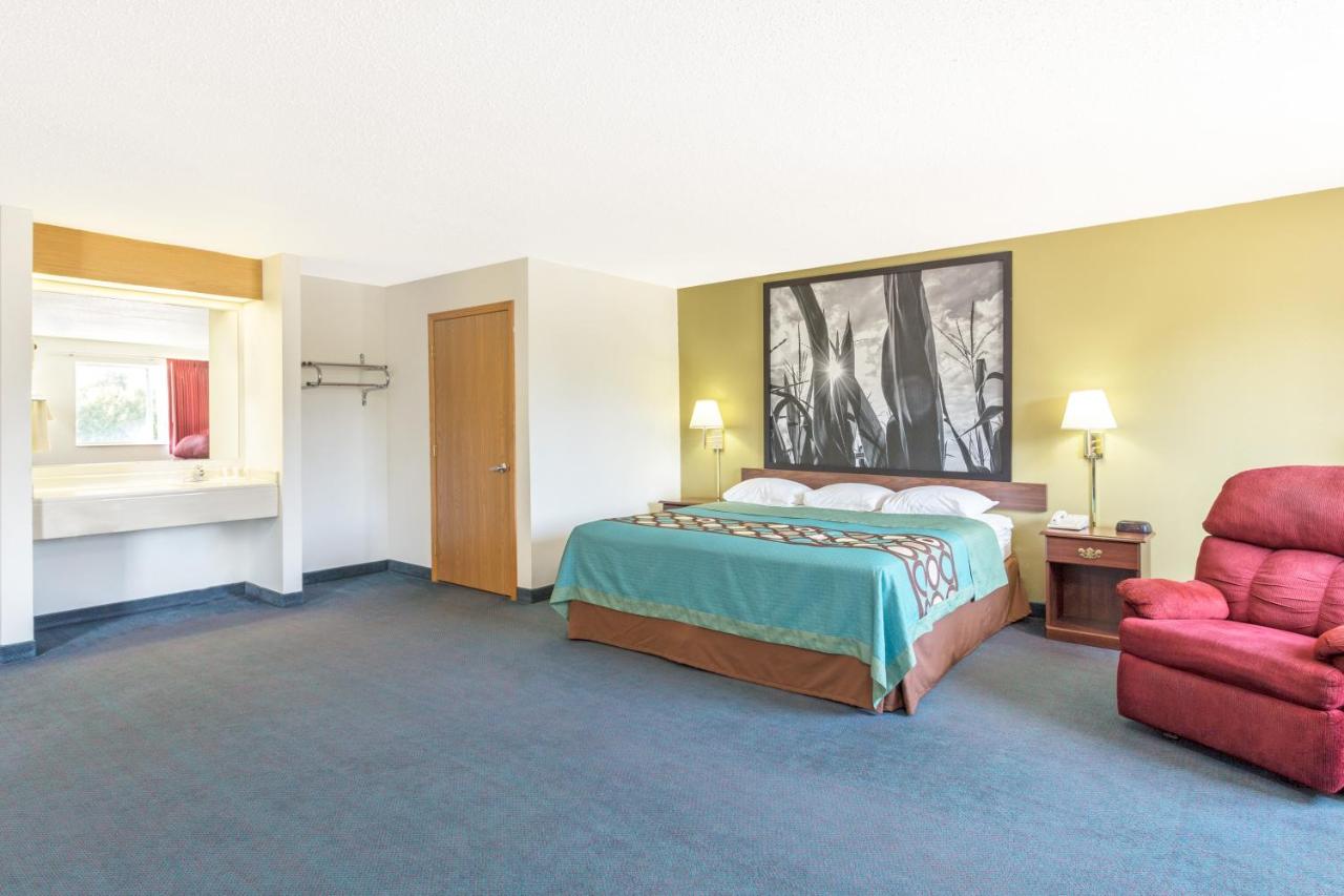 1 King Bed and 1 Double Bed, 1 Bedroom Suite, Non-Smoking at Super 8 by Wyndham Cresco IA