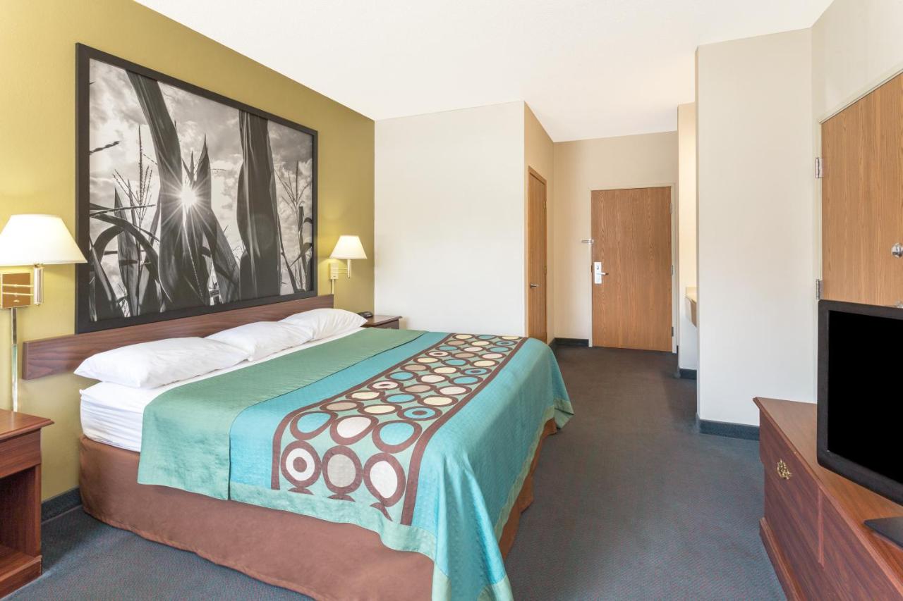 Deluxe King Room - Non-Smoking at Super 8 by Wyndham Cresco IA