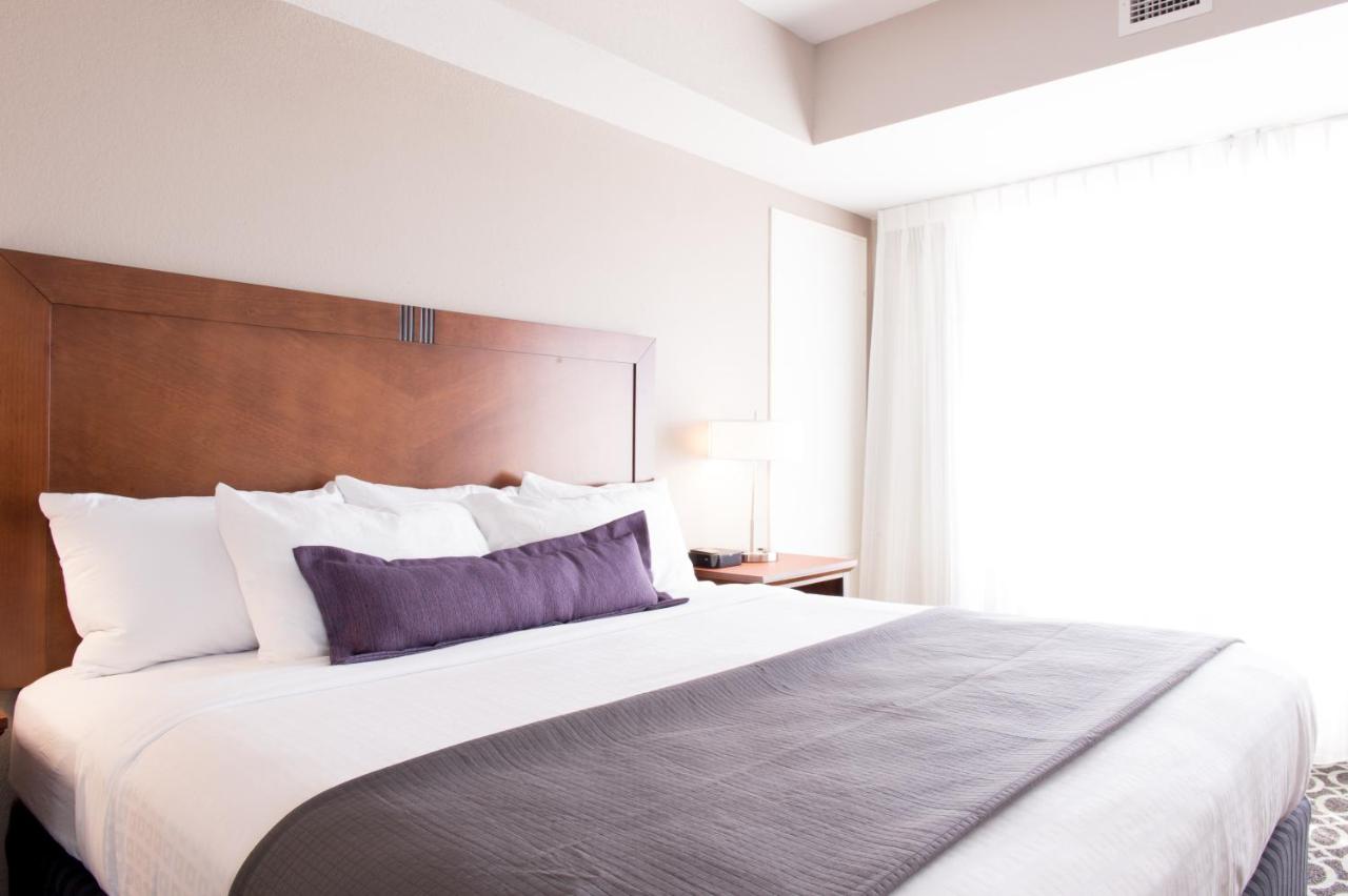 King Suite at Bluemont Hotel