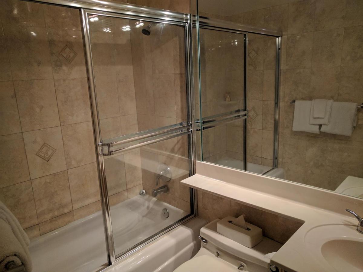 Signature Two-Bedroom 1 King + 2 Twin Beds at Alexander by Design Suites