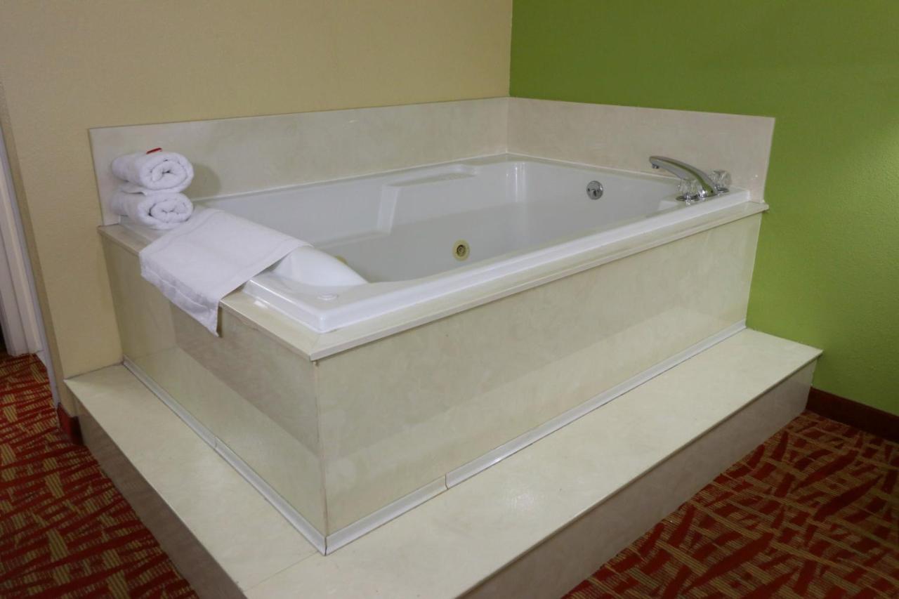 Deluxe King Studio Suite - Non-Smoking at Baymont by Wyndham Sevierville Pigeon Forge