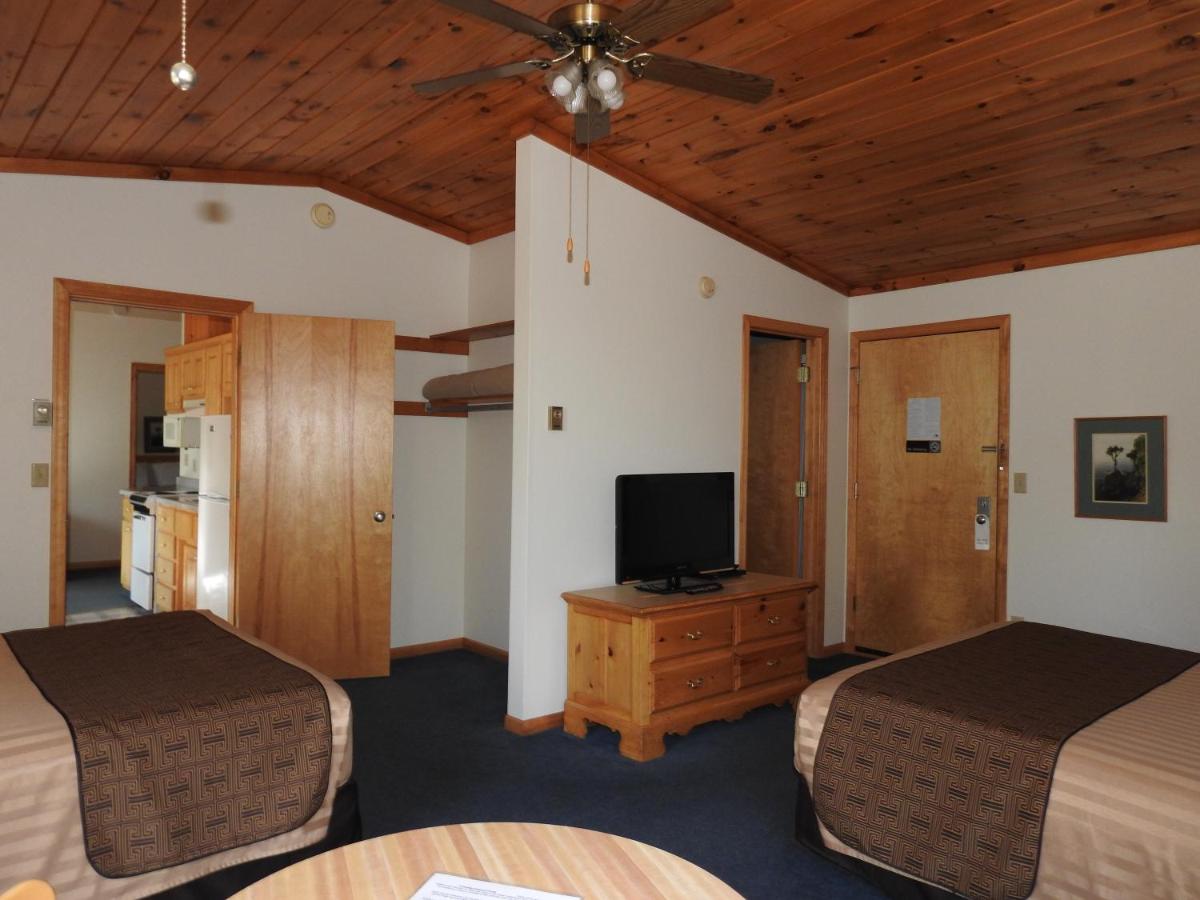 Two-Bedroom Suite at Superior Ridge Resort Motel