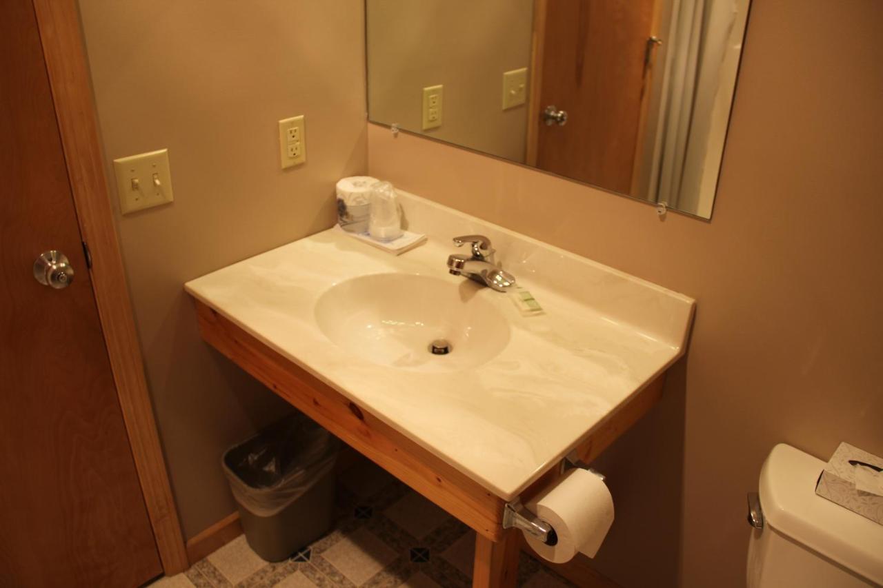 Deluxe Room at Superior Ridge Resort Motel