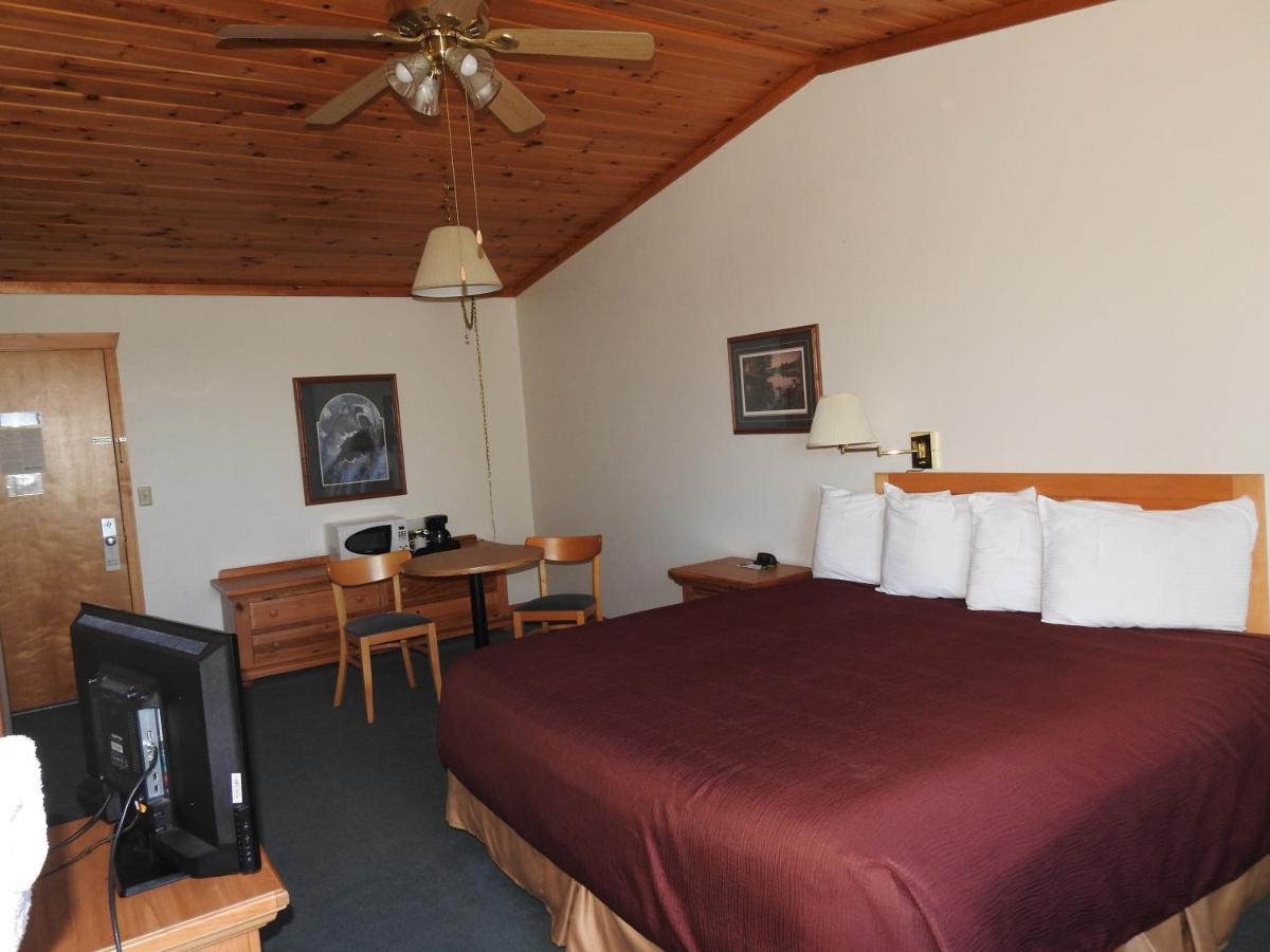 King Room with Spa Bath at Superior Ridge Resort Motel