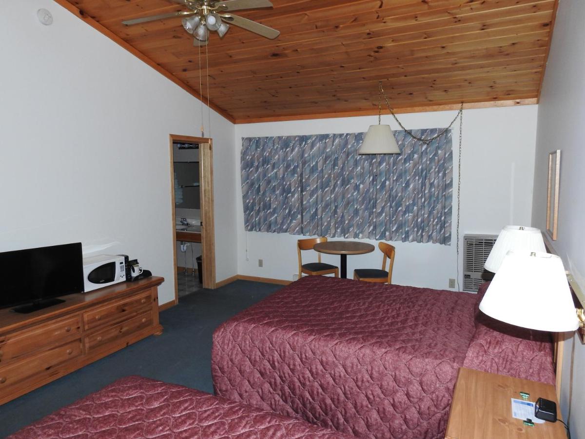 Standard Queen Room at Superior Ridge Resort Motel
