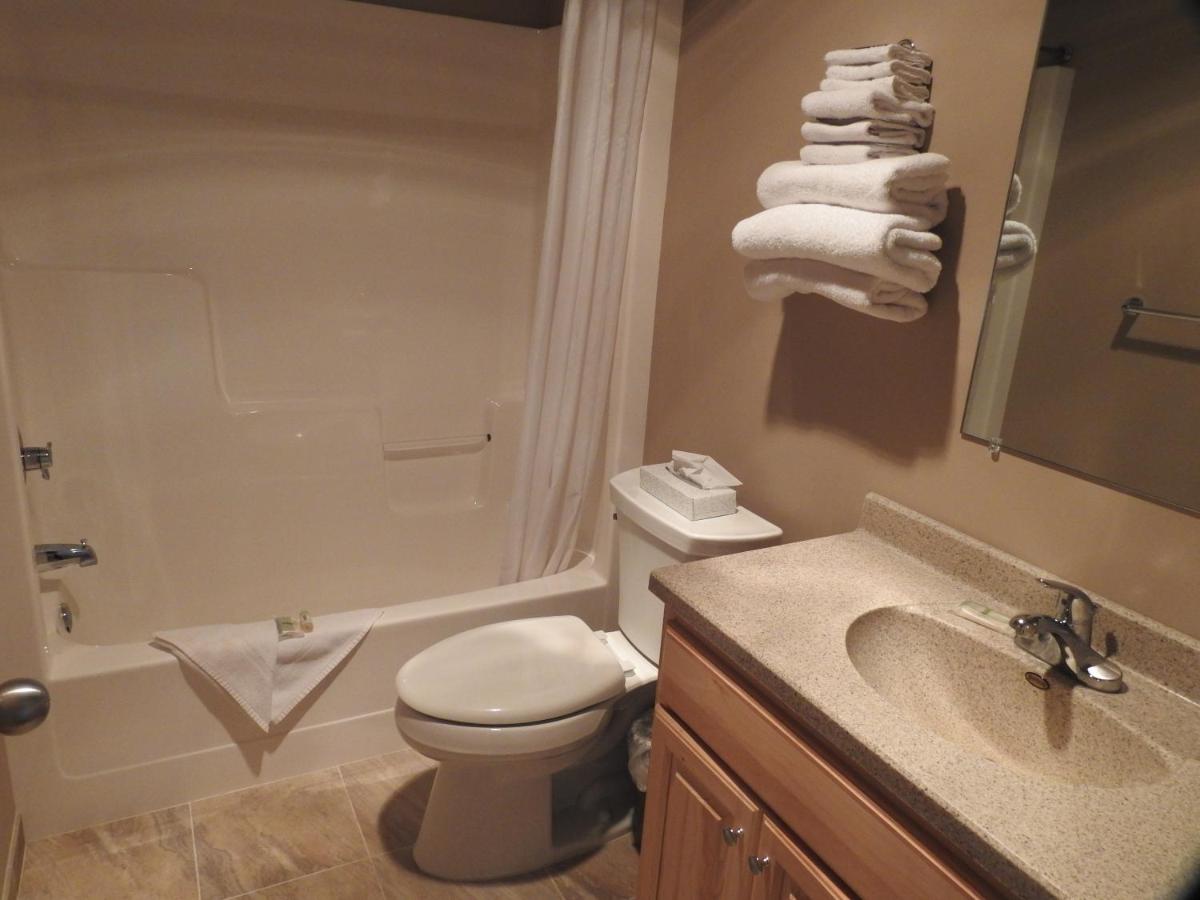 King Room with Lake View at Superior Ridge Resort Motel