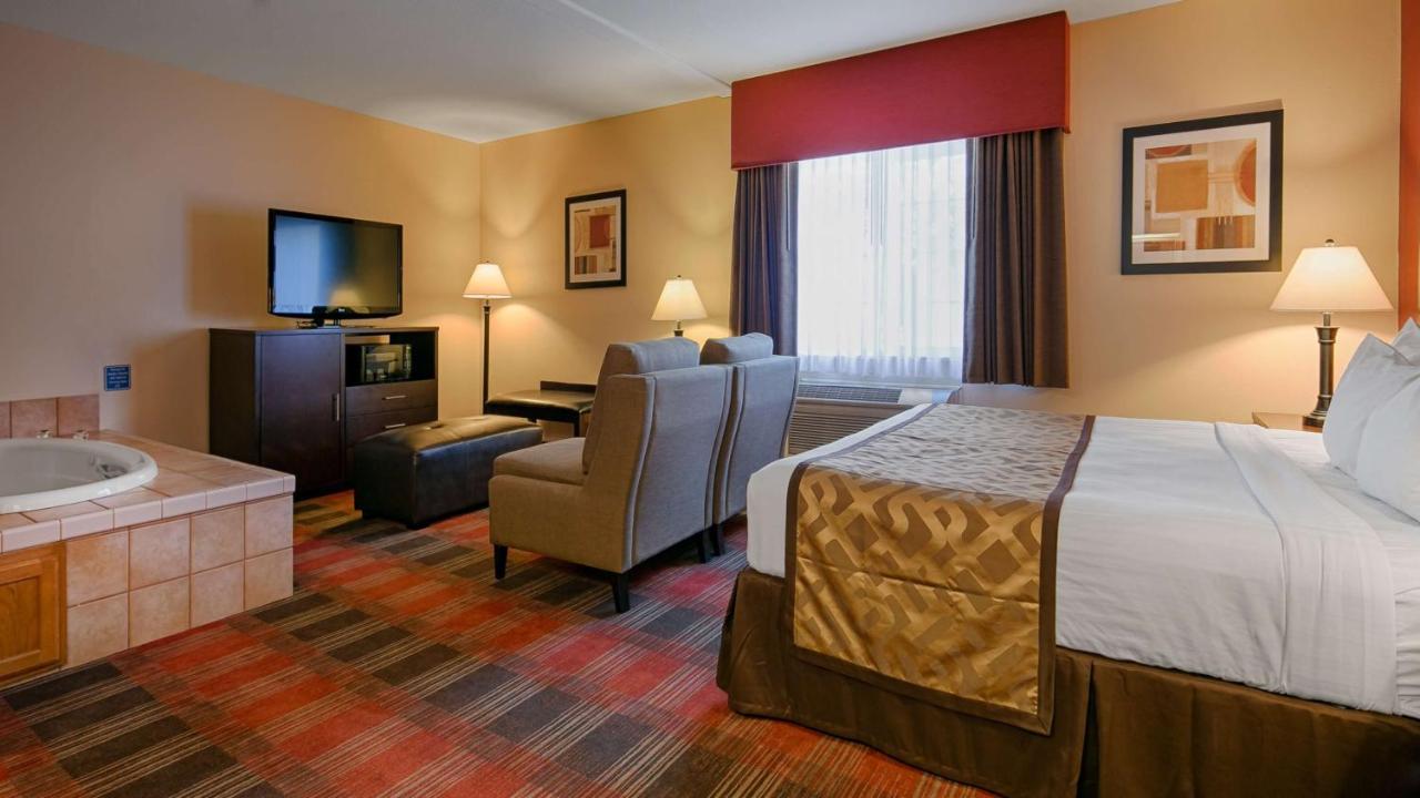 King Room with Spa Bath- Non-Smoking at Best Western Dallas Inn & Suites