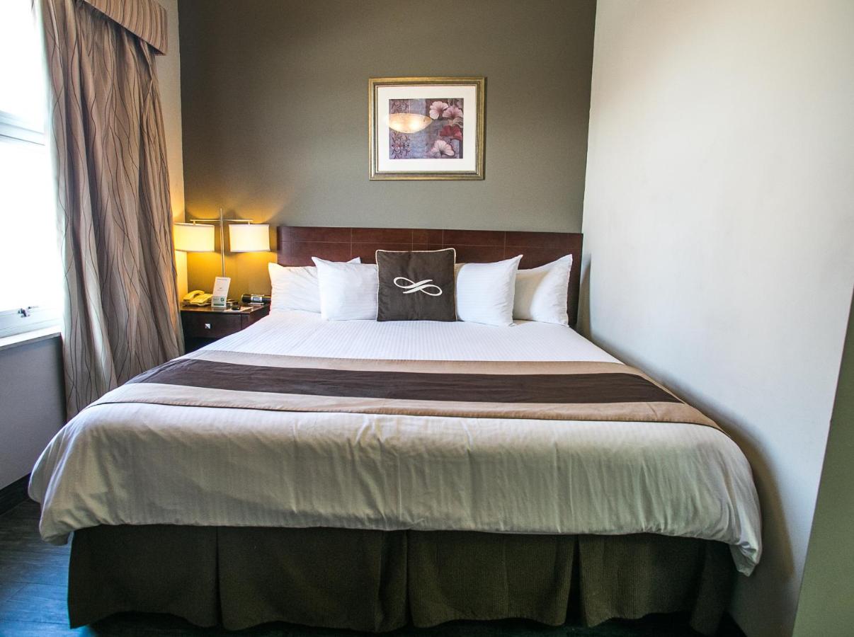King Suite at Pointe Plaza Hotel
