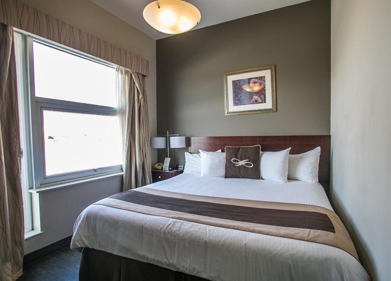 King Suite at Pointe Plaza Hotel