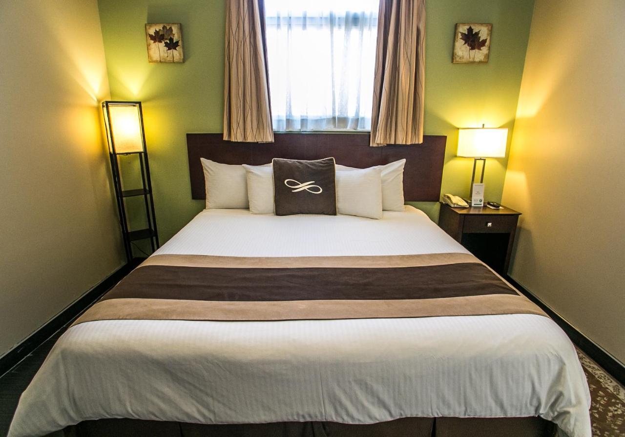 King Suite at Pointe Plaza Hotel