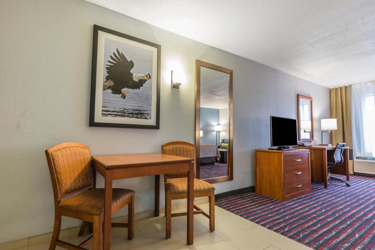 King Room - Non-Smoking at Comfort Inn Alton near I-255