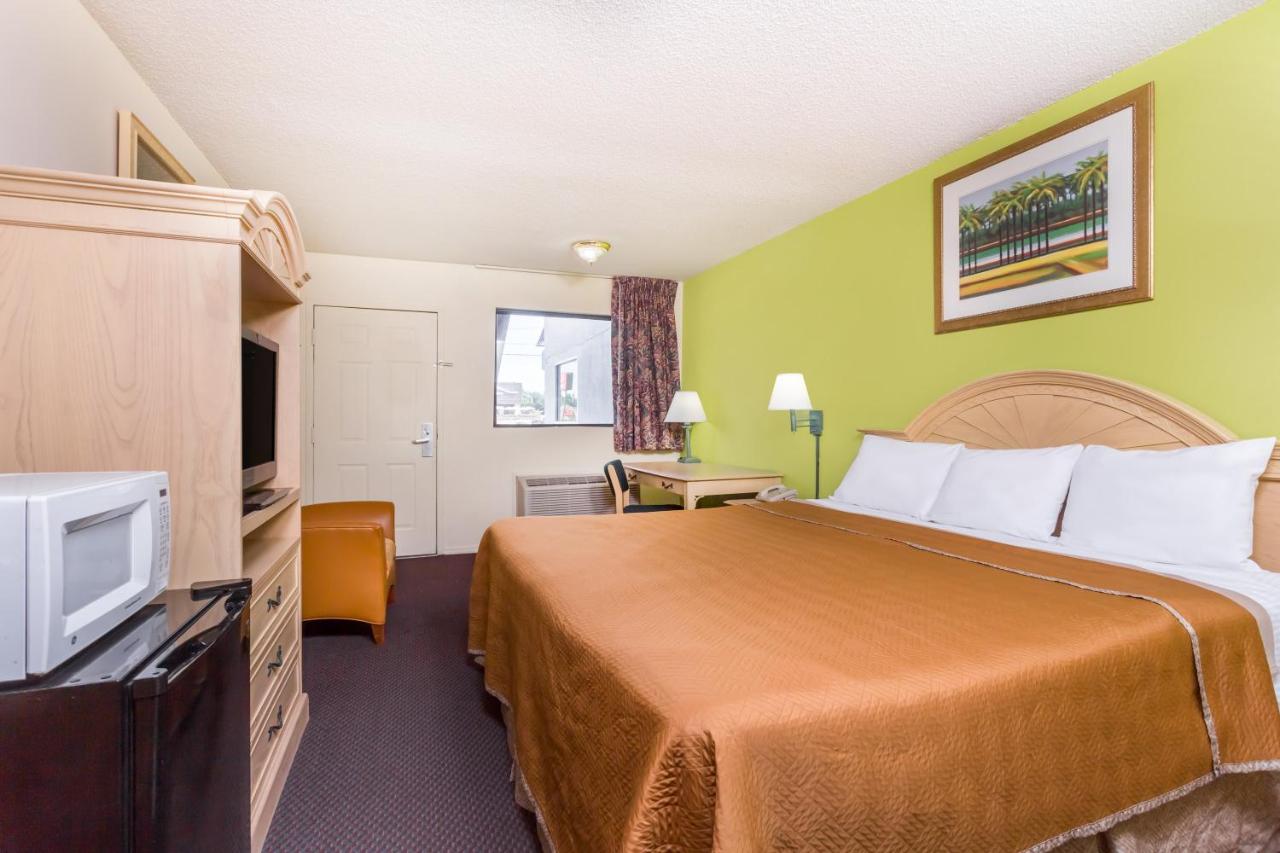 King Room - Disability Access - Non-Smoking at Ramada by Wyndham Cordele